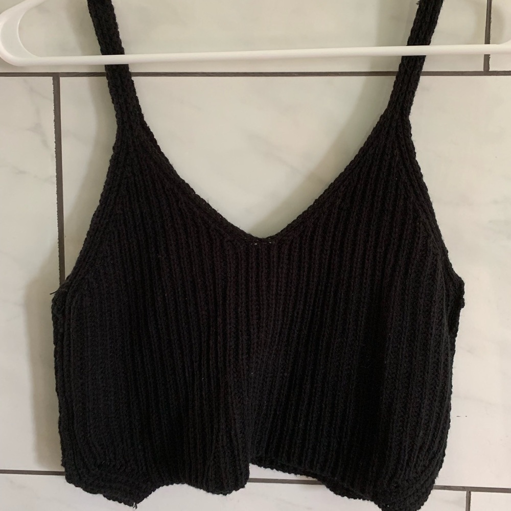 Black knitted crop tank